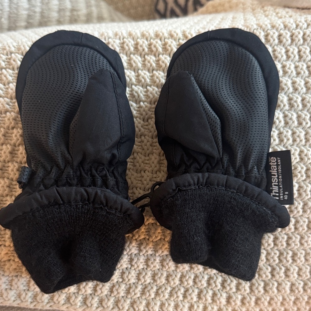 3M Thinsulate Kids Mittens in Black and Gray SZ INFANT M